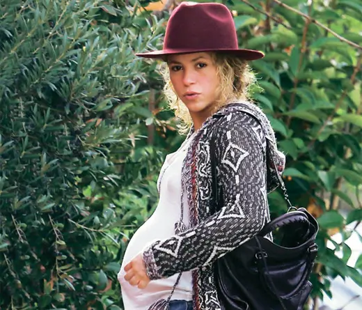 A tan slo un mes de dar a luz, Shakira sigue trabajando sin parar, esta vez junto a Man en 